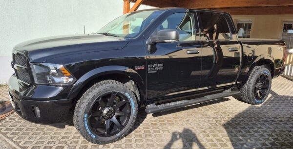 4x Felgen RID R05 10x22 ET5 5x139,7 + 4x Reifen Black Bear AT2 305/45/22
