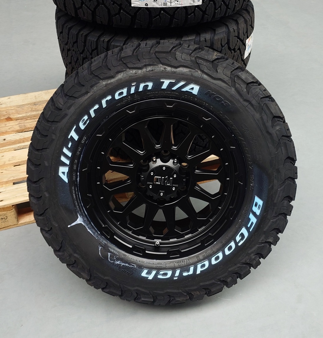 4x Felgen RID R07 9x17 ET10 6x139,7 + 4x Reifen BF Goodrich KO3 275/65/17 – Bild 3