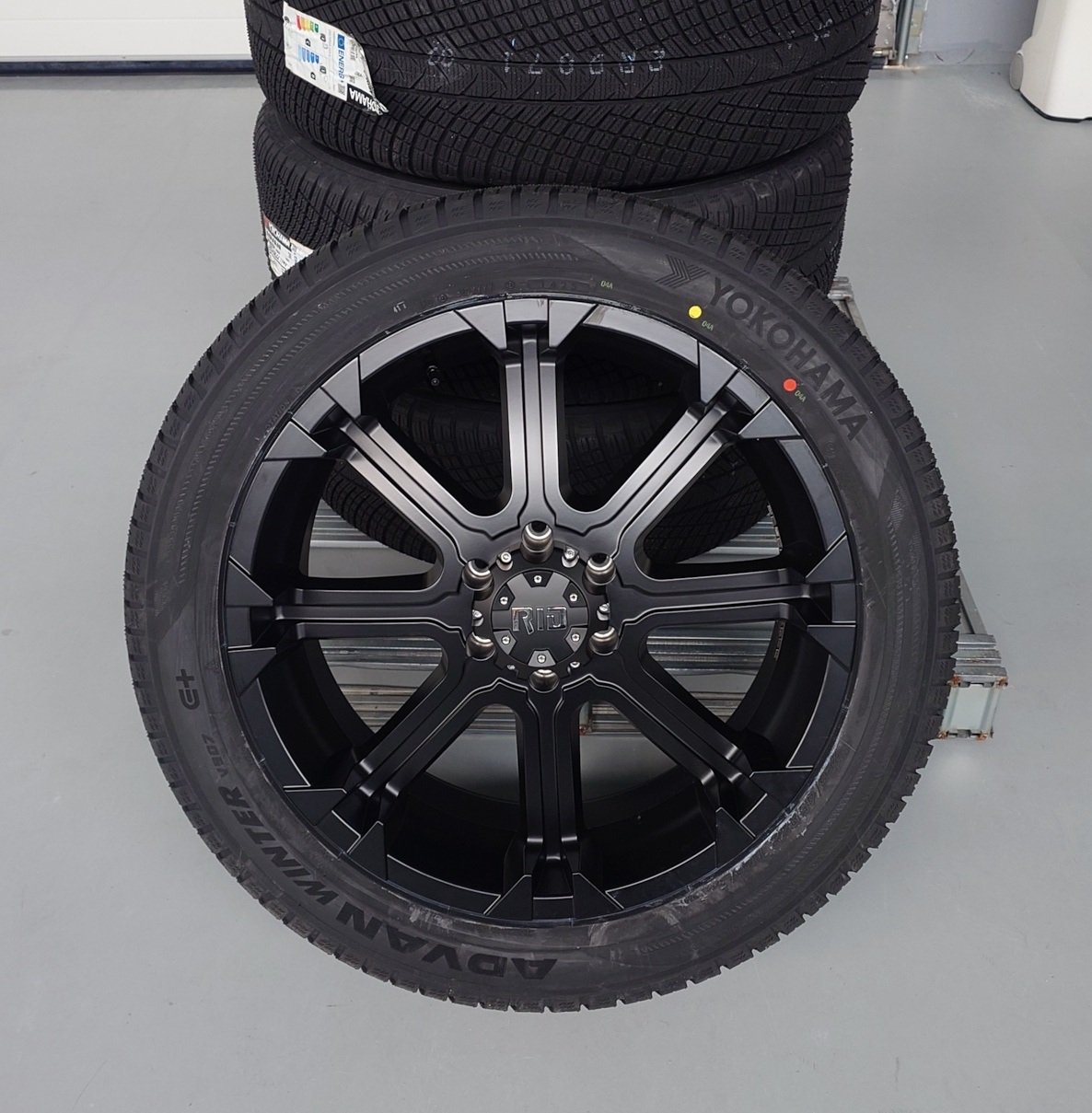 4x Felgen RID R13 9,5x22 ET15 6x139,7 + 4x Reifen Yokohama V907 285/45/22 Winter – Bild 2