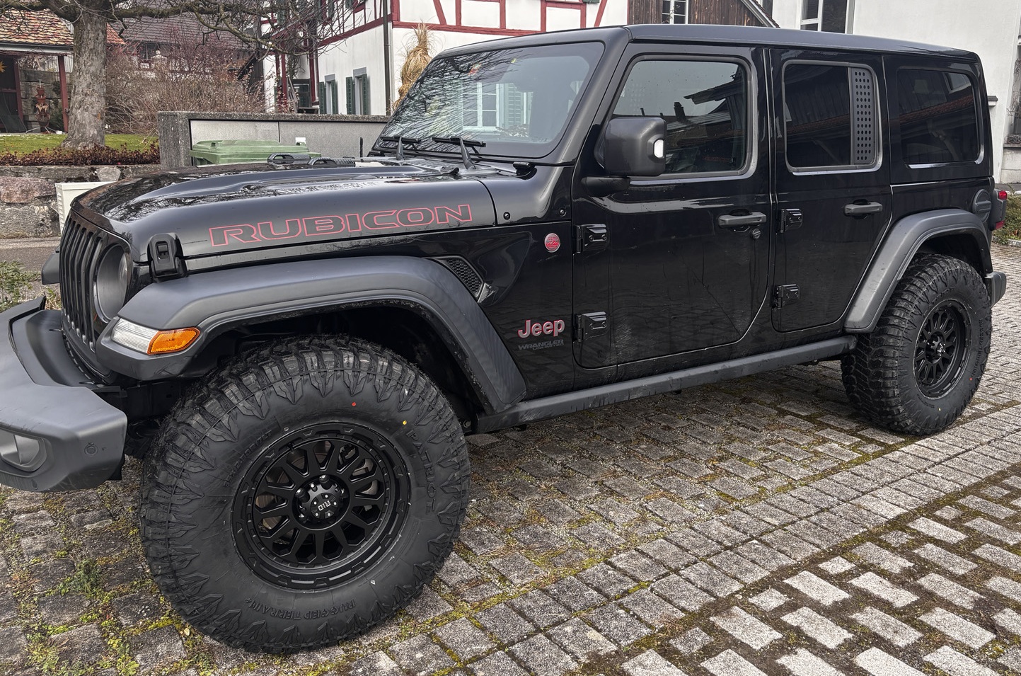 4x Felgen RID R07 9x17 ET20 5x127 + 4x Reifen Radar RT+ 35x12,5x17