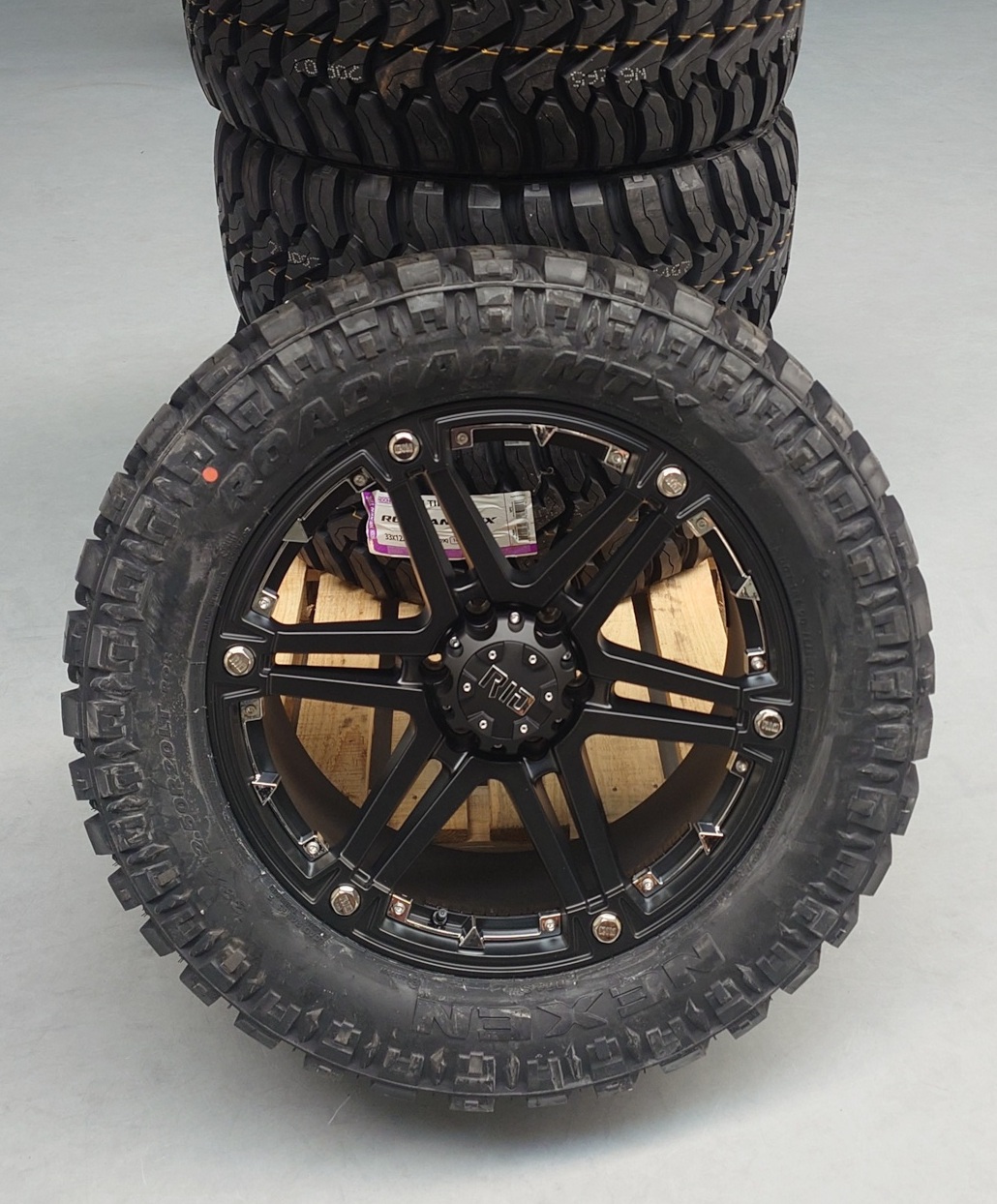 4x Felgen RID R01 9x20 ET25 6x139,7 + 4x Reifen Nexen Rodian MTX 33x12,5x20