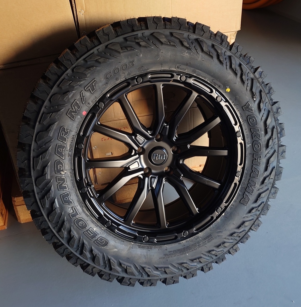4x Felgen RID R06 9,5x20 ET20 5x127 + 4x Reifen YOKOHAMA G003 33x12,5x20